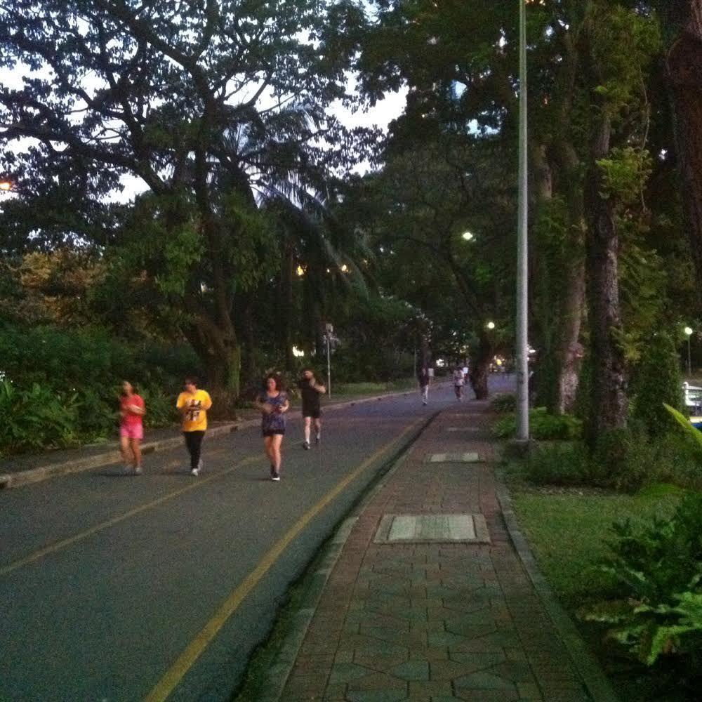 สไมล์โซไซตี้ Hostel กรุงเทพมหานคร ภายนอก รูปภาพ