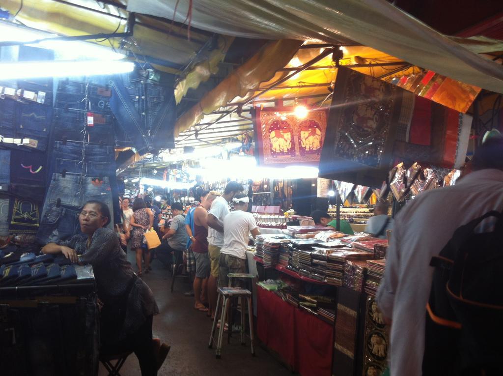สไมล์โซไซตี้ Hostel กรุงเทพมหานคร ภายนอก รูปภาพ