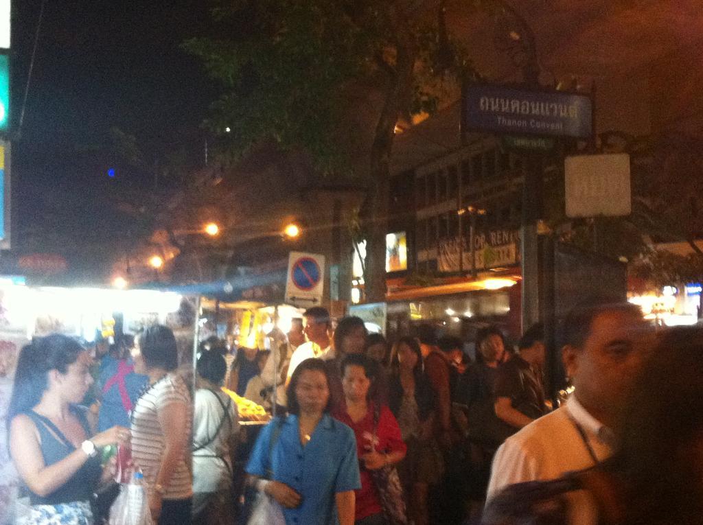 สไมล์โซไซตี้ Hostel กรุงเทพมหานคร ภายนอก รูปภาพ